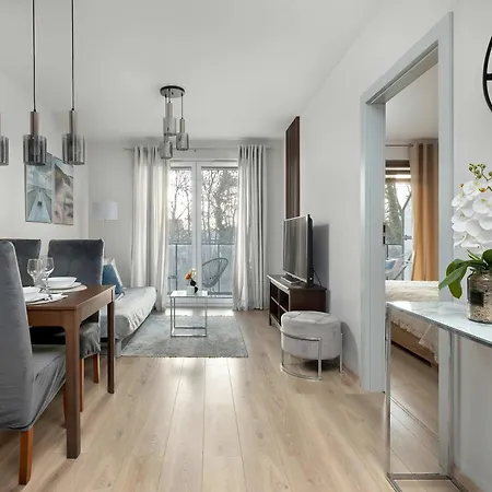 Modern & Functional With Air Conditioning And Balcony By Renters Apartment