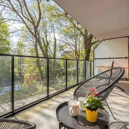 Modern & Functional With Air Conditioning And Balcony By Renters