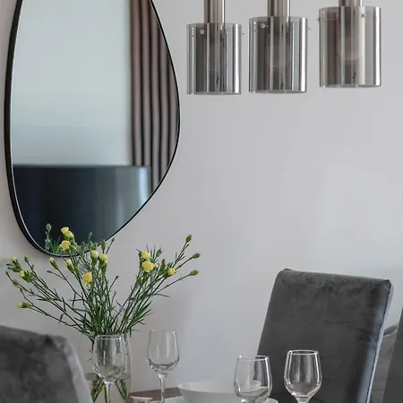 Modern & Functional With Air Conditioning And Balcony By Renters Апартаменты