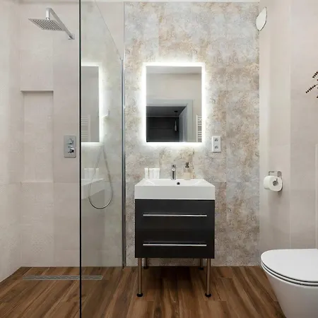 Modern & Functional With Air Conditioning And Balcony By Renters
