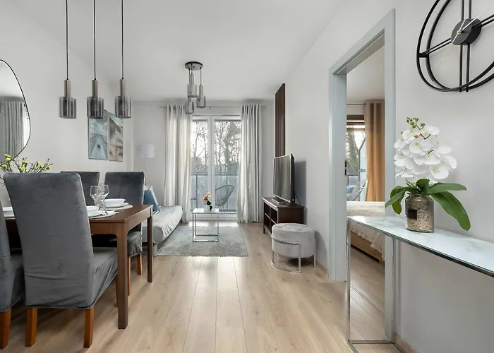 Modern & Functional With Air Conditioning And Balcony By Renters Apartment