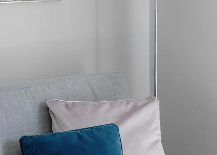 Modern & Functional With Air Conditioning And Balcony By Renters